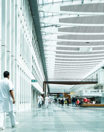 hallway-in-erasmus-mc-rotterdam-2025-01-09-07-56-17-utc